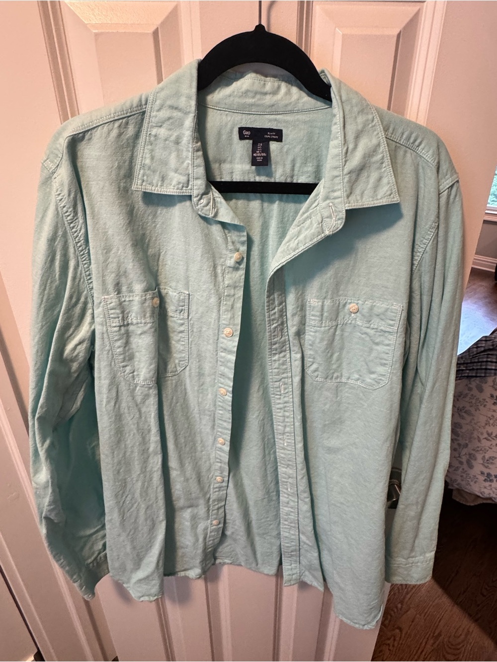 GAP Men’s Mint Green Casual Button-Down Shirt